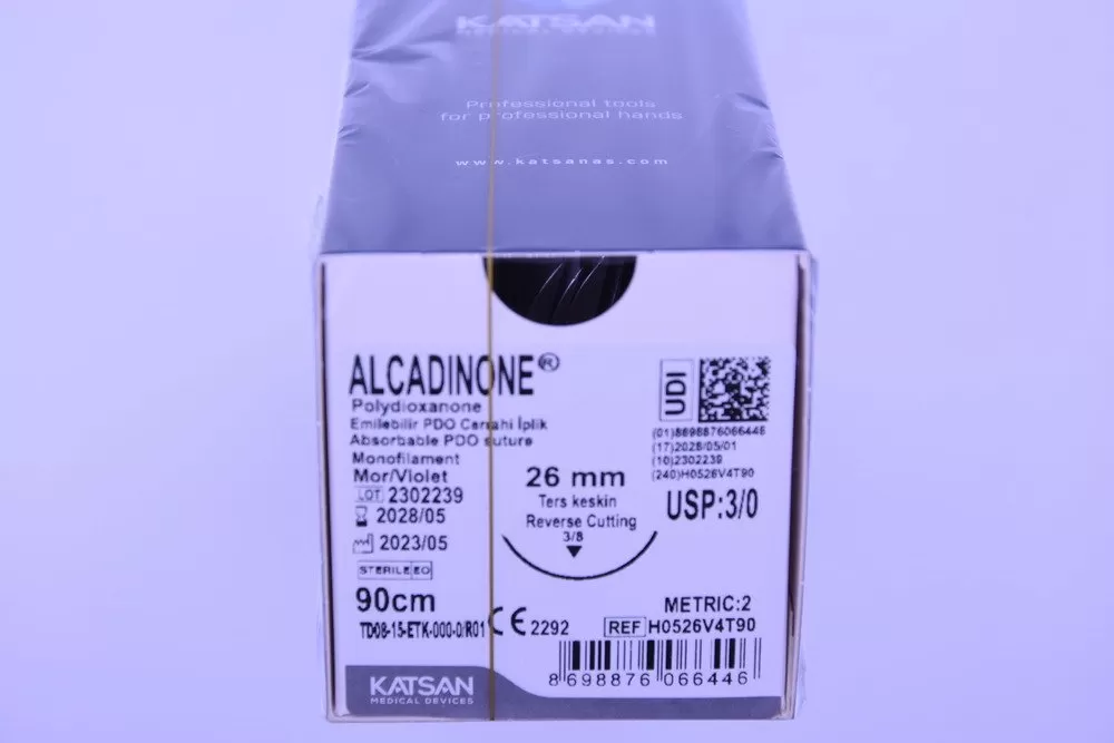 Alcadinone 3/0 90 cm 3/8 26 mm fordított vágótű