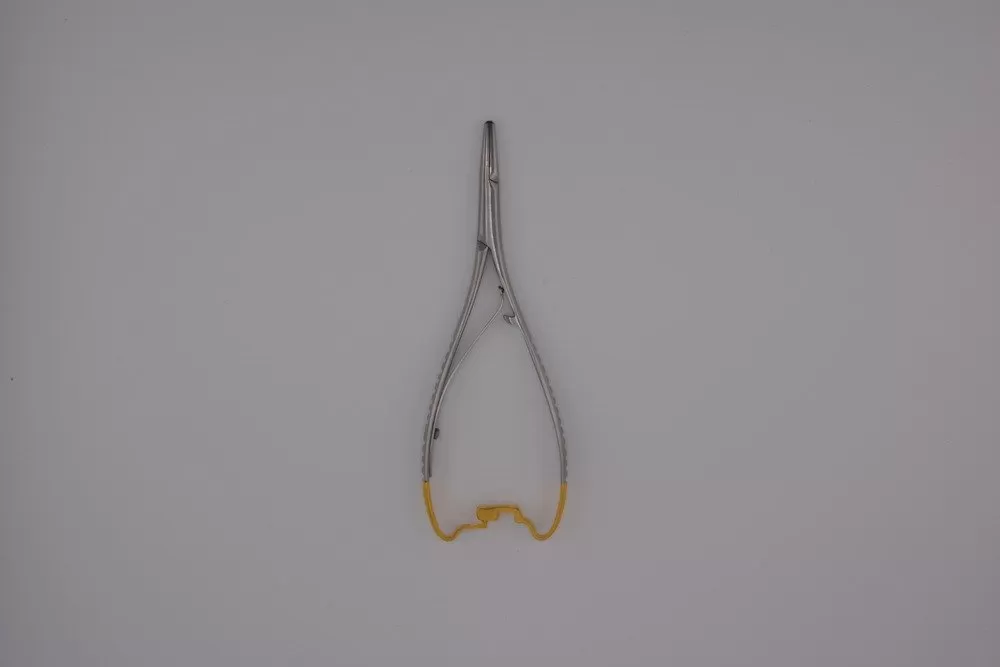 TC Mathieu aranyozott tűfogó, betétes 14 cm