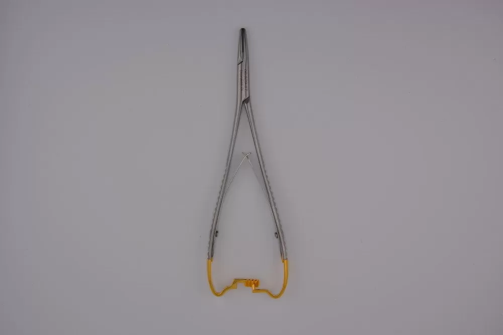 TC Mathieu aranyozott tűfogó 17 cm