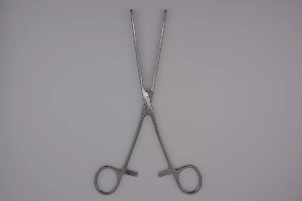 Kocher atrauma fogó 22 cm
