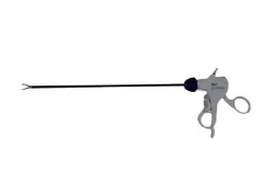 Egyszerhasználatos Laparoszkópos Claw (patkány )megragadó fogó monopoláris csatlakozóval, racsnis markolattal 5 mm x 330 mm